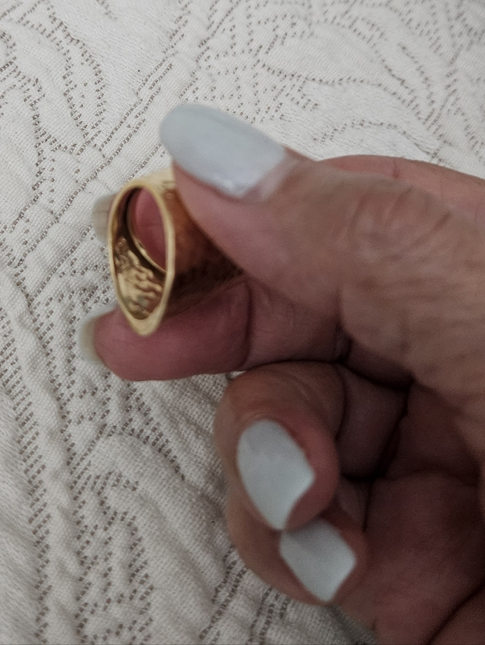 14k Solid Gold Hammered Wide Band Sz7 - Picture 3 of 5